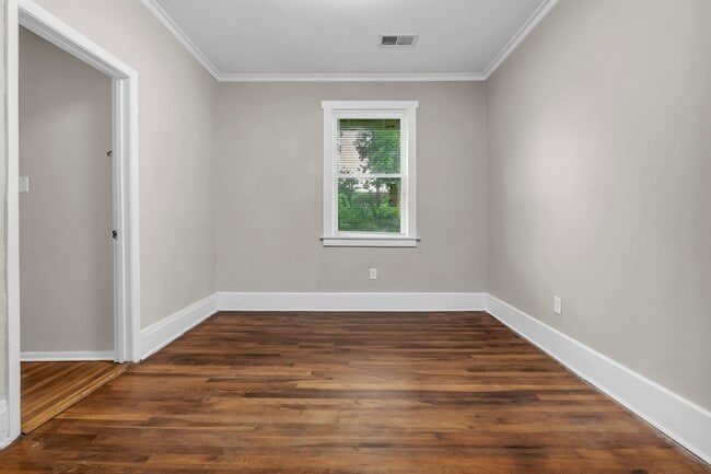 Building Photo - 342 N Claybrook St