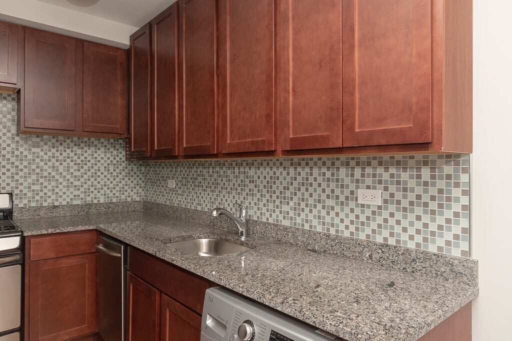 Building Photo - 559 W Arlington Pl