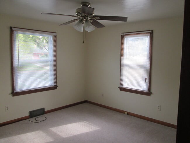 Building Photo - 820 Lincoln Ave SE