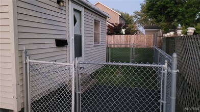 Building Photo - 6 Balzac Ct