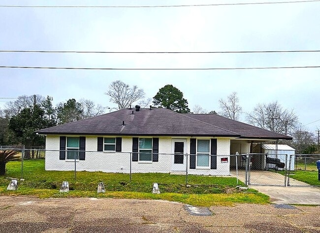 Primary Photo - 403 E 8th St