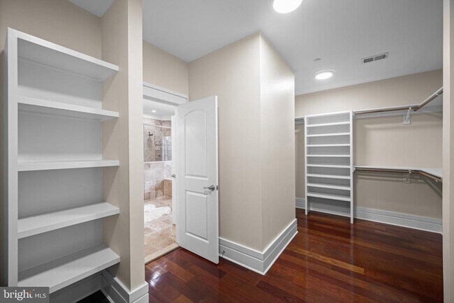 Building Photo - 9715 Singleton Dr