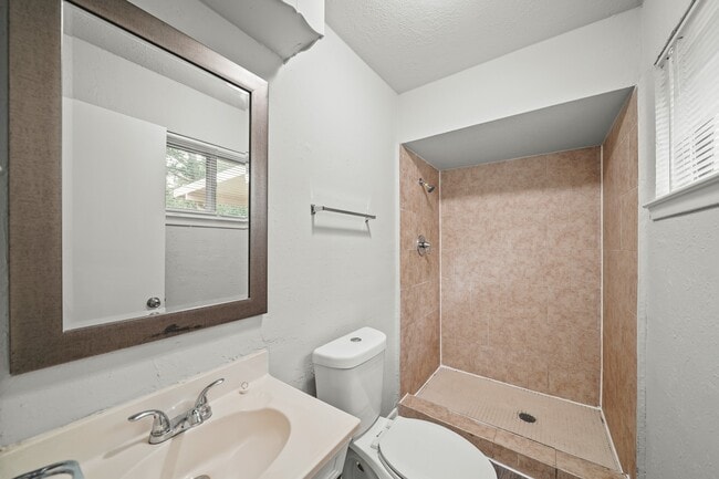 Building Photo - 5232 Cottonwood Cir