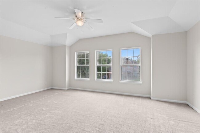 Building Photo - 4444 Victory Dr