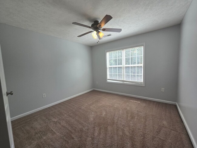 Building Photo - New Listing!!!