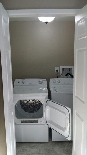 Washer/Dryer Provided - 145 S 18th Ave