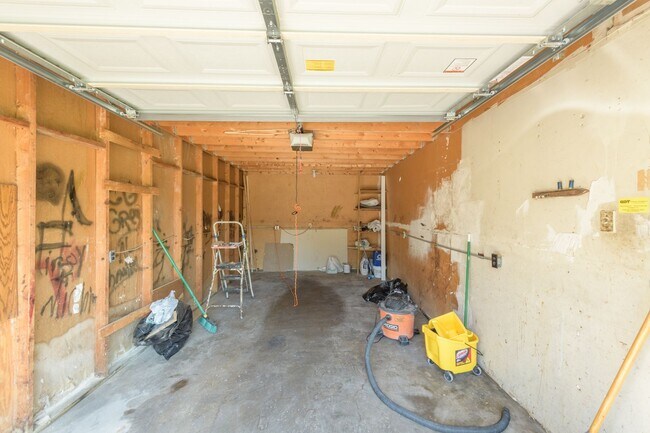 Building Photo - 6124 73rd Ave N