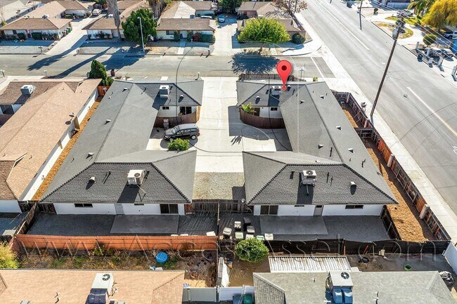 Building Photo - 41012 Beachwood Ave