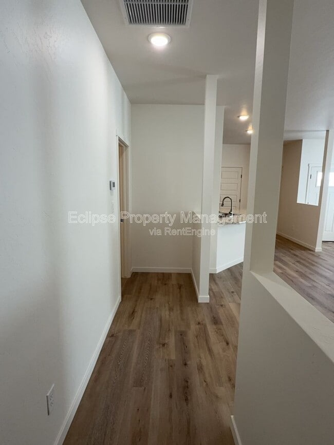 Building Photo - 2638-B 1/2 B 1/2 Rd