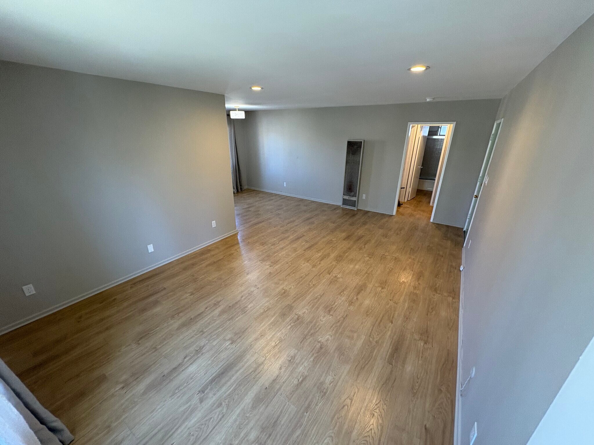 Building Photo - 510 N Van Ness Ave