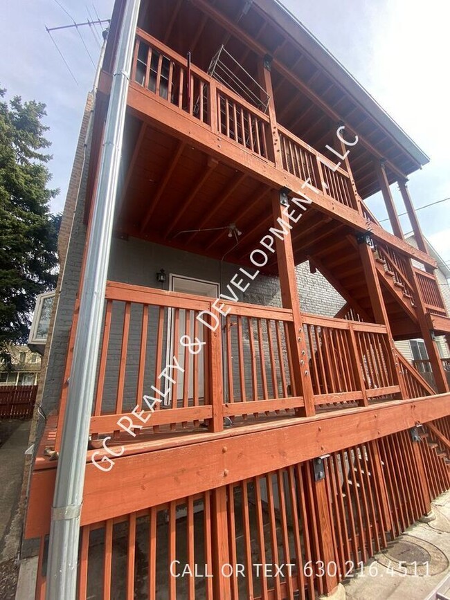 Building Photo - 4733 W Grace St