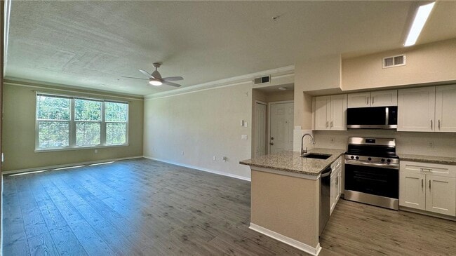 Building Photo - 1 Bedroom 1 Bathroom condo in luxury gated community