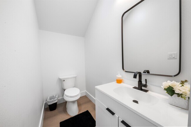 Building Photo - 6815 Paris St