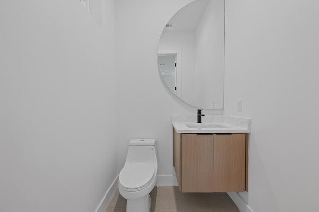 Building Photo - 1409 Valleyridge Dr