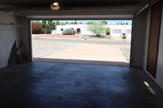 Building Photo - NEW A/C, Freshly Painted Inside and Outsid...
