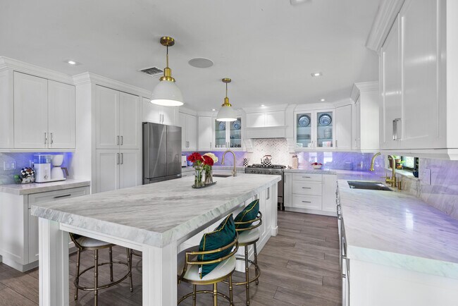 Building Photo - 6204 Celadon Cir