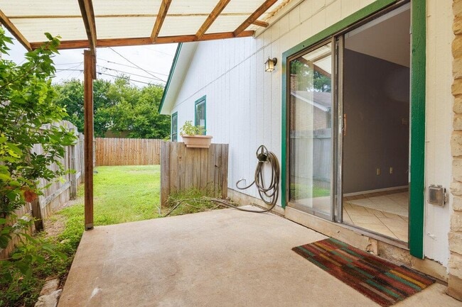 Building Photo - 16015 Stoneham Cir