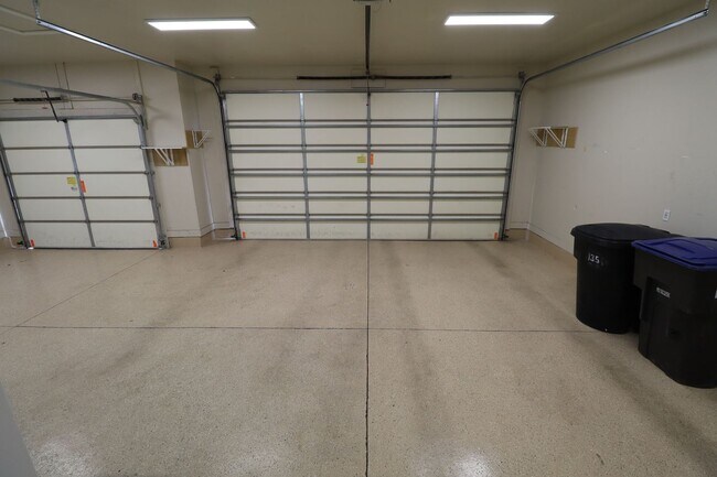 Building Photo - Large Pet Friendly House in the Foothills of Provo