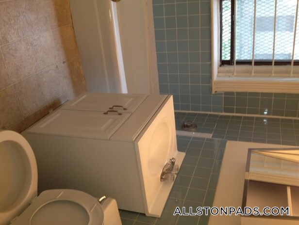 Building Photo - 1144 Commonwealth Ave