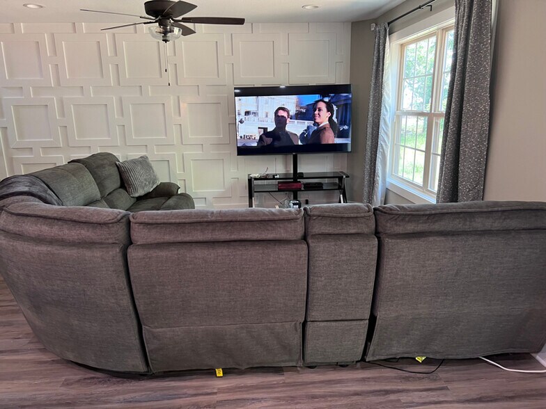 Building Photo - 414 Oak St