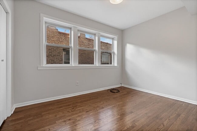 Building Photo - 2338 N Avers Ave