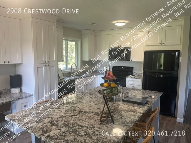 Building Photo - 2908 Crestwood Dr NE