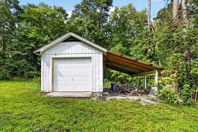 Building Photo - 5108 Lakeshore Ct
