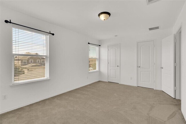 Building Photo - 900 Sawbuck Dr