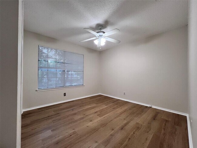 Building Photo - 1518 White Oak Loop