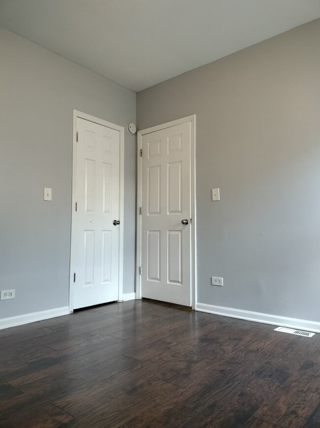 Building Photo - 2525 E 72nd Pl