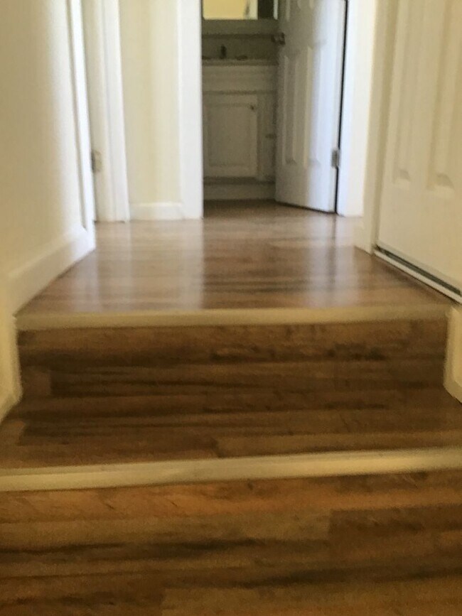 Building Photo - Townhouse Available