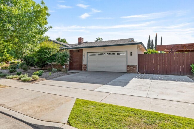 Building Photo - 2018 W Los Altos Ave