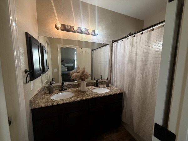 Building Photo - 13215 Emerald Isle St