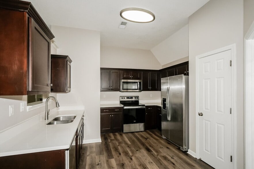 Building Photo - 7959 Ridgedale Dr