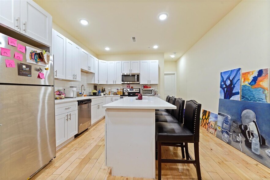 Building Photo - 1945 N Gratz St