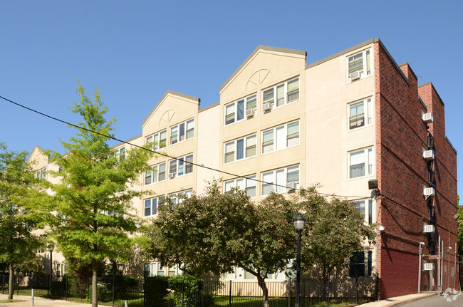 Building Photo - Bentley Hall