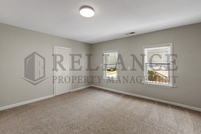 Building Photo - 1923 N Burns Ave