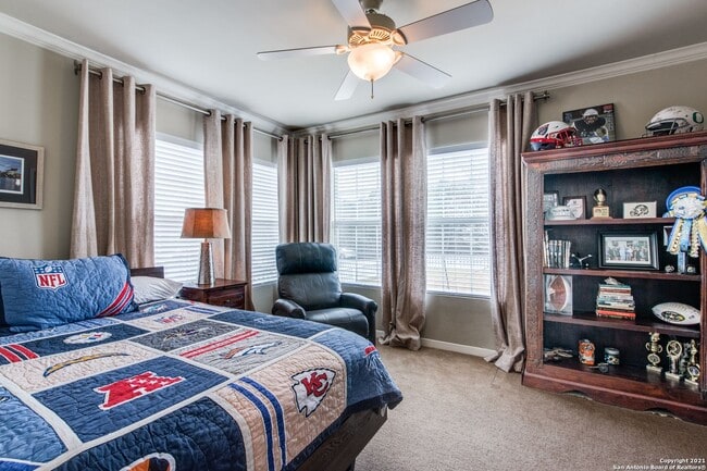 Building Photo - STUNNING 3-BEDROOM HOME WITH POOL IN ALAMO HEIGHTS