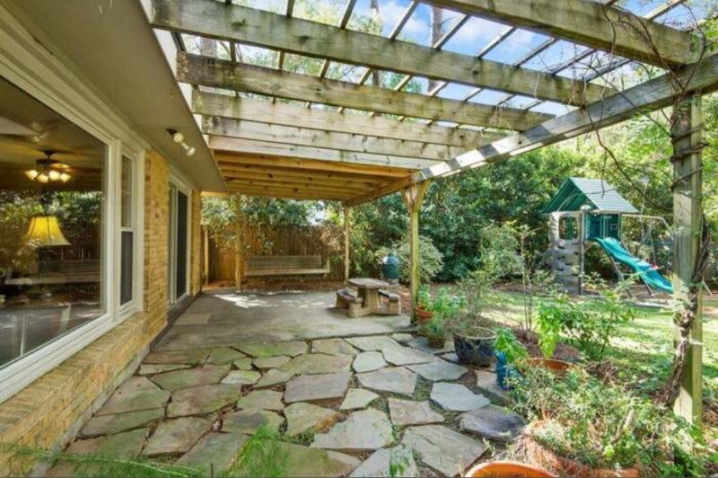 Building Photo - 102 Robin Hood Dr