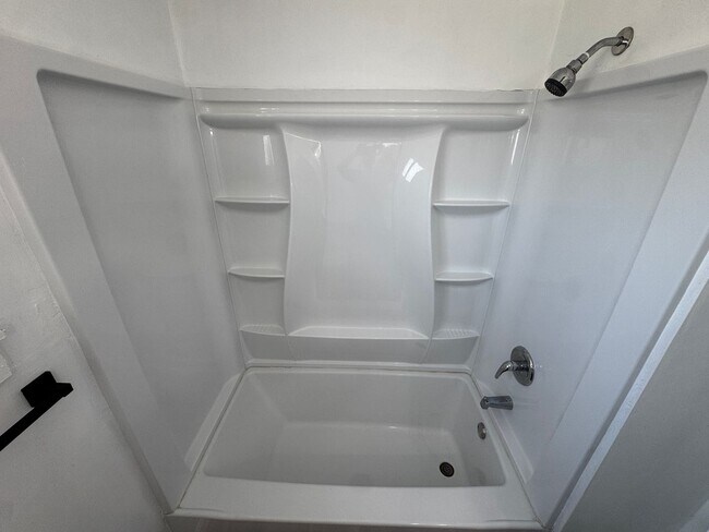 Building Photo - 5448 Encina Dr
