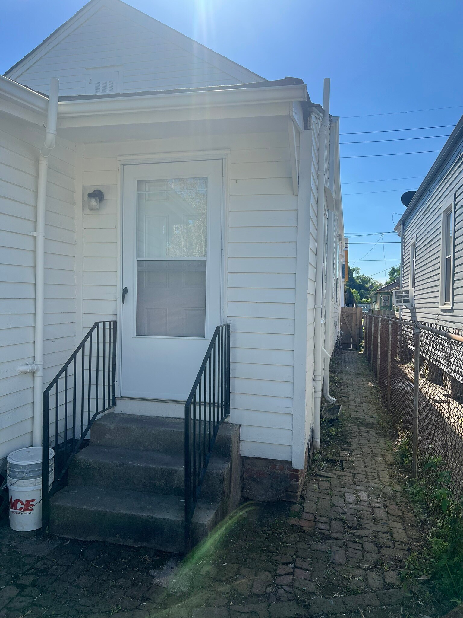 Building Photo - 1911 Lapeyrouse St