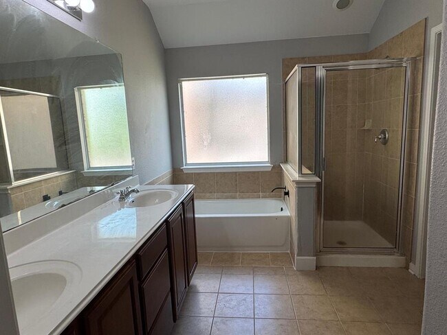 Building Photo - 4200 Adagio Pl