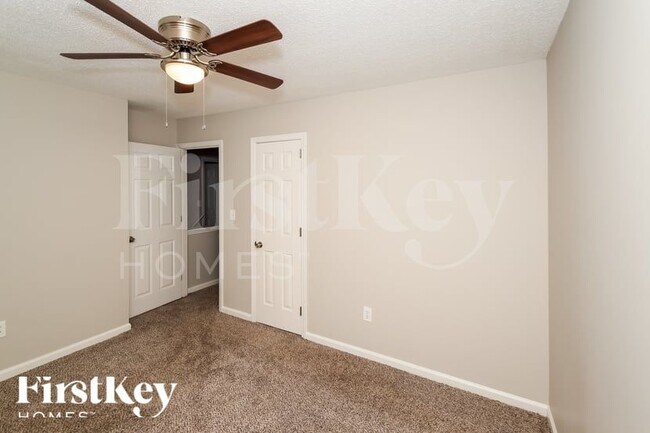 Building Photo - 122 Carriage Dr