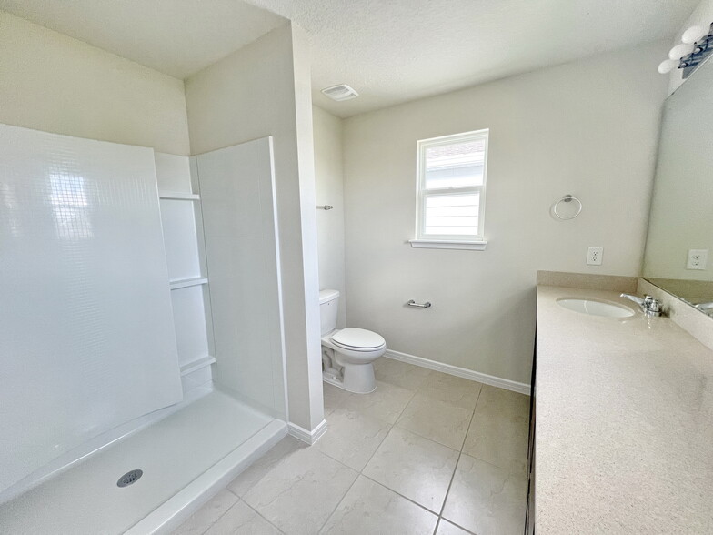 Master Bathroom - 1813 Summer Serenity Dr