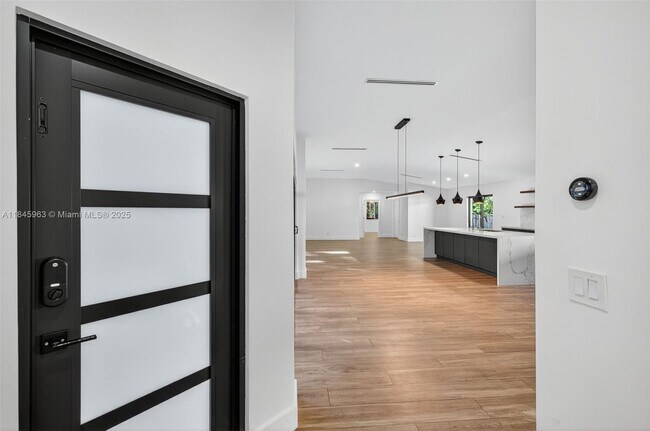 Building Photo - 1511 SW 30th Pl