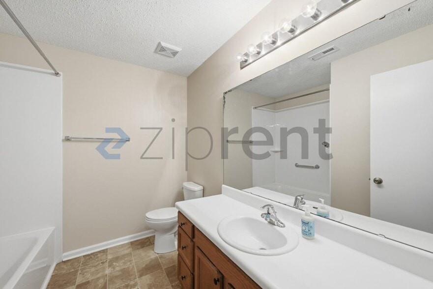 Building Photo - 10 Hartford Ct