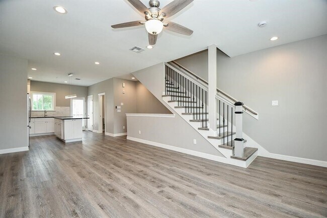 Building Photo - 5262 Ella Blvd