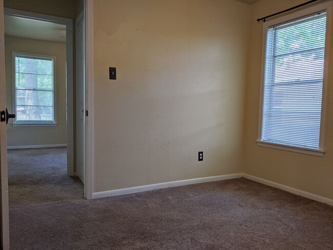Building Photo - PRE-LEASING MAY 2026! ADORABLE 2/1 HOUSE I...