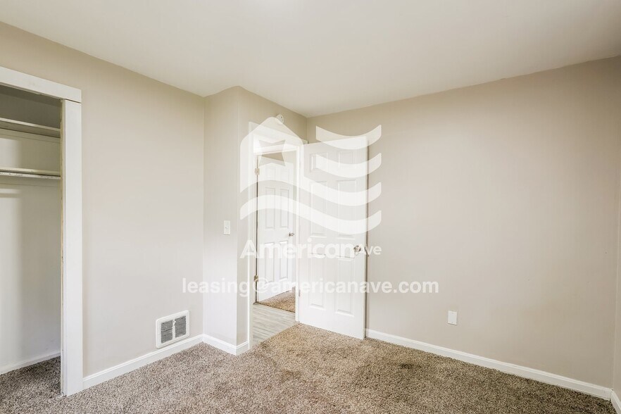 Building Photo - 3464 Robinet Dr