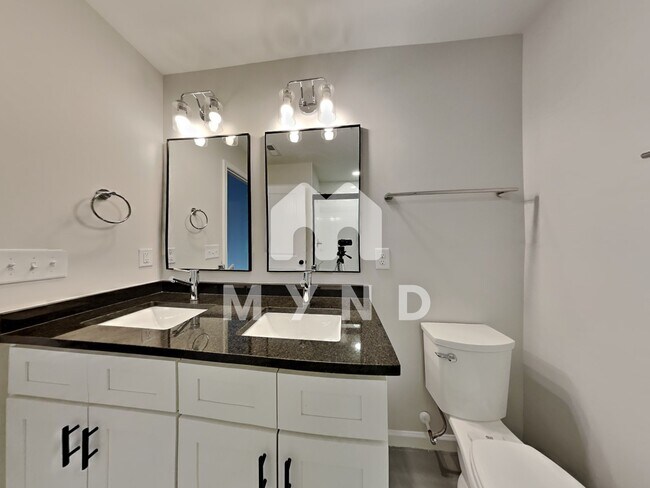 Building Photo - 632 Rush St